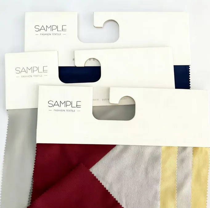 Testa della carta Carta di carta bianca, Carta da appendere in tessuto tessile Campione di carta da appendere in tessuto Gancio per carta campione di tessuto, Carta di cartone con foro per scavo in tessuto Carta Fbb con bordo in avorio rivestito su un lato