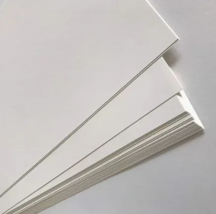 Carta di avorio con rivestimento rivestito