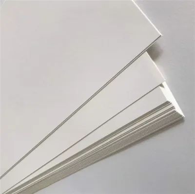 Carta di avorio con rivestimento rivestito